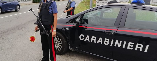 Investe due giovani fuori dalla discoteca, denunciato 24enne